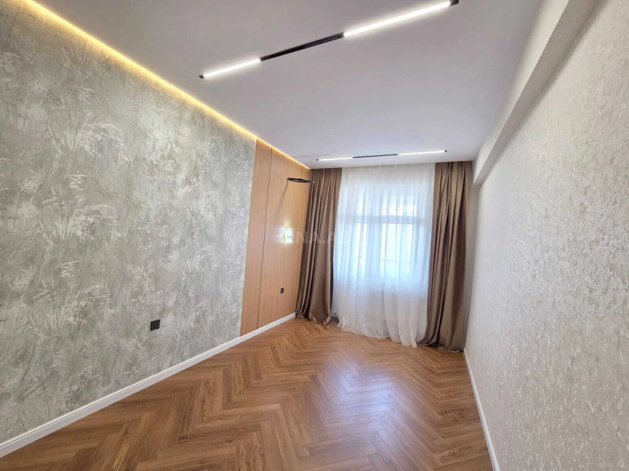 Satılır 2 otaqlı mənzil 81 m²