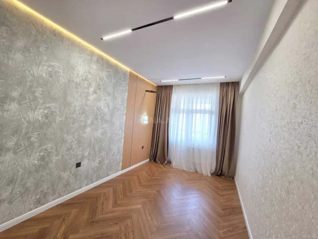 Satılır 2 otaqlı mənzil 81 m²