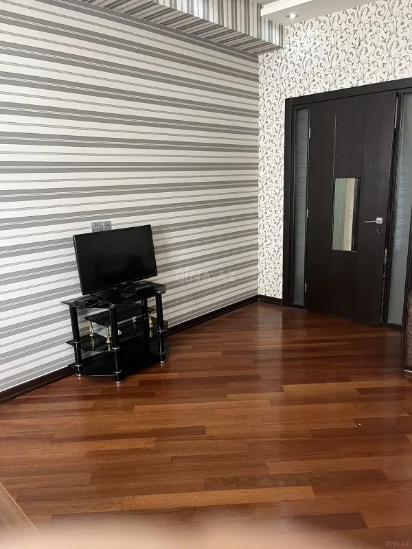Kirayə verilir 2 otaqlı mənzil 63 m²