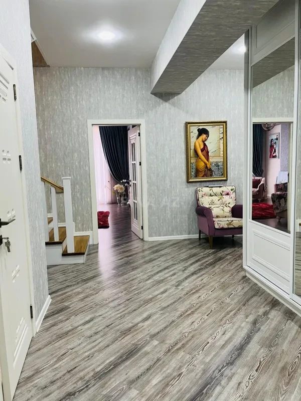 Kirayə verilir 4 otaqlı mənzil 260 m²