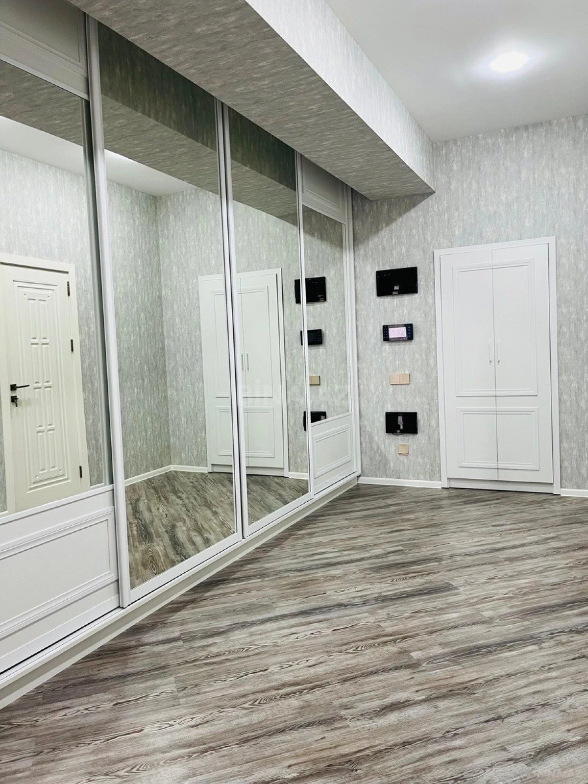 Kirayə verilir 4 otaqlı mənzil 260 m²