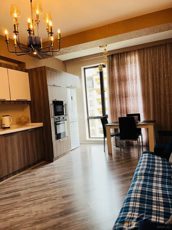 Kirayə verilir 4 otaqlı mənzil 260 m²