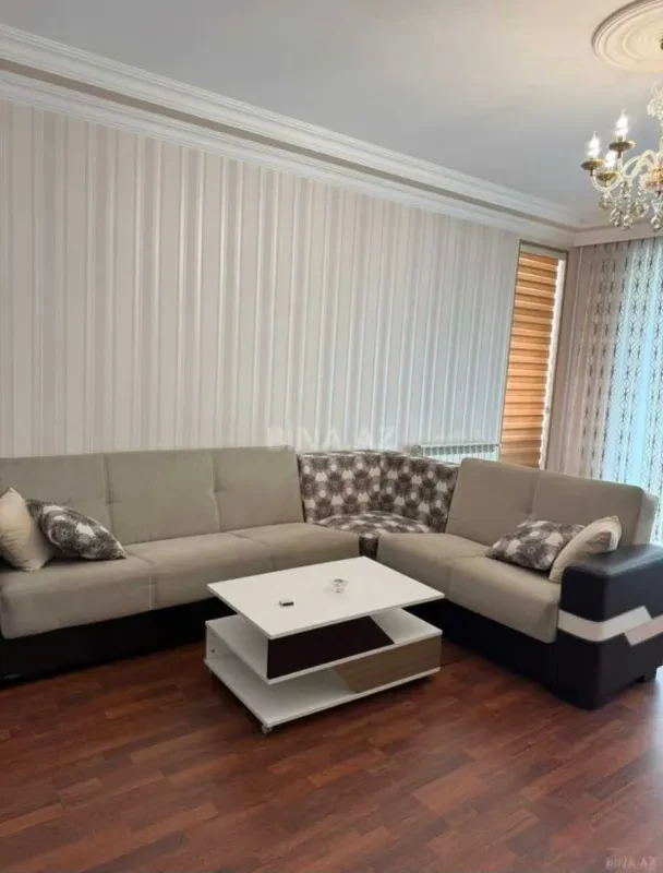 Kirayə verilir 3 otaqlı mənzil 130 m²