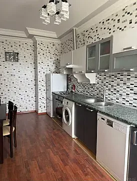 Kirayə verilir 3 otaqlı mənzil 130 m²