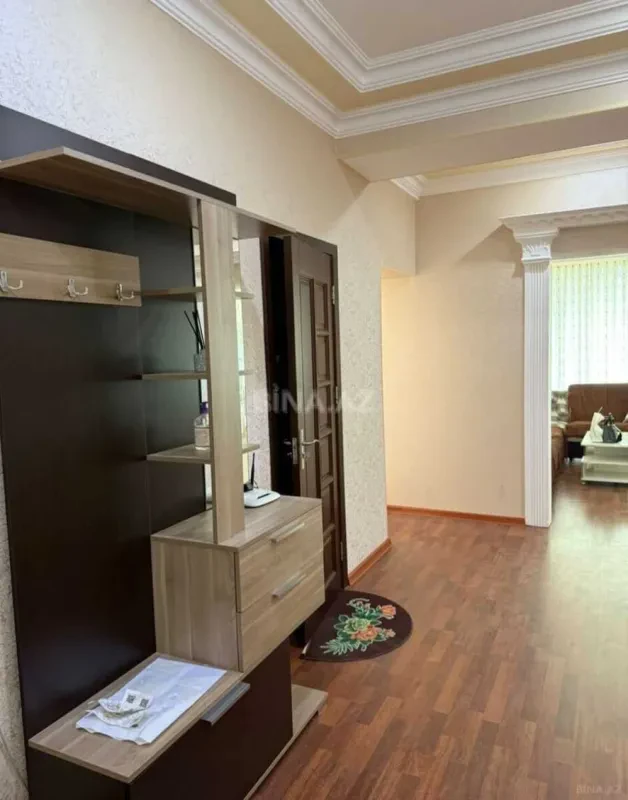 Kirayə verilir 3 otaqlı mənzil 130 m²