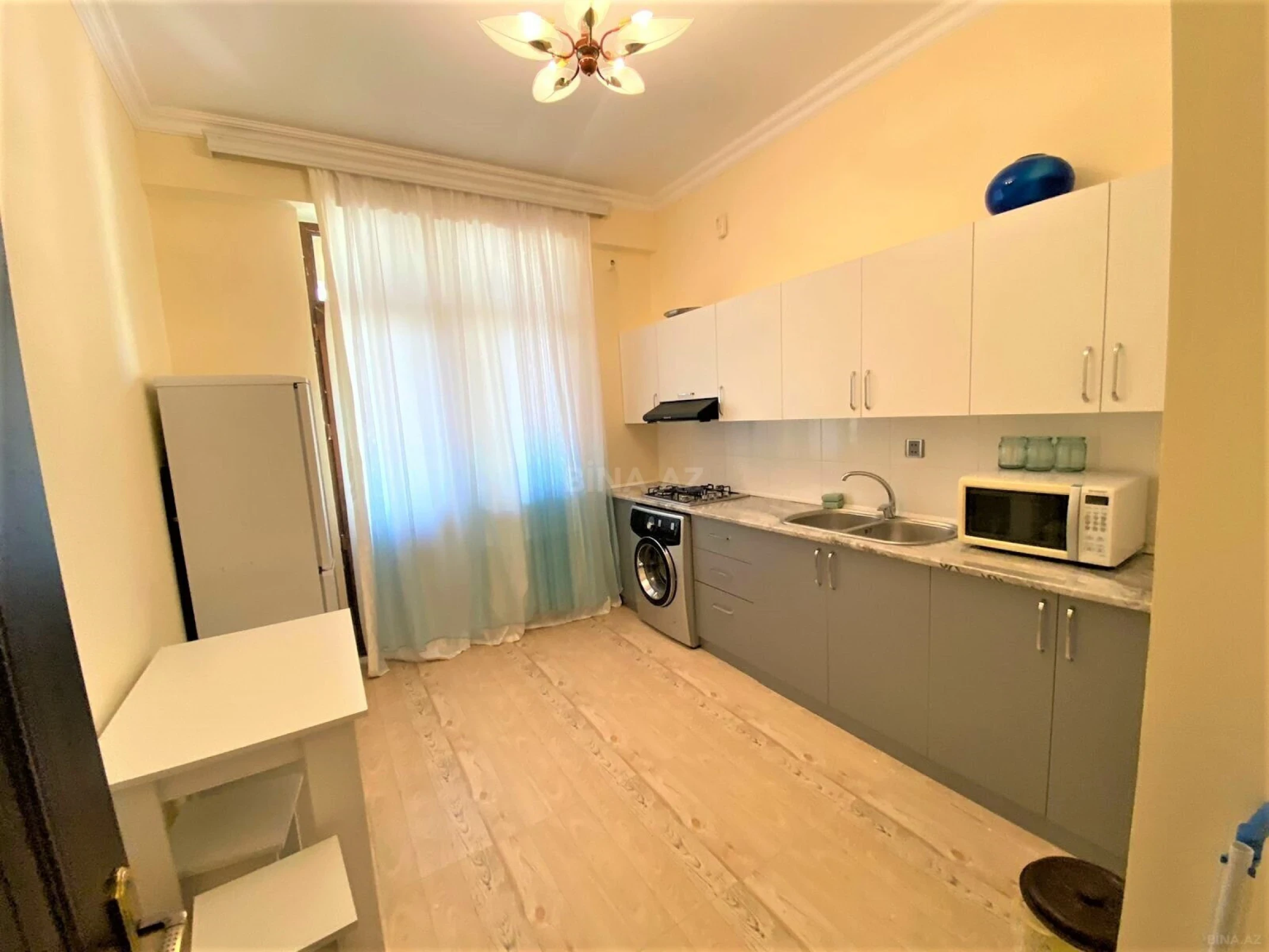 Kirayə verilir 2 otaqlı mənzil 80 m²
