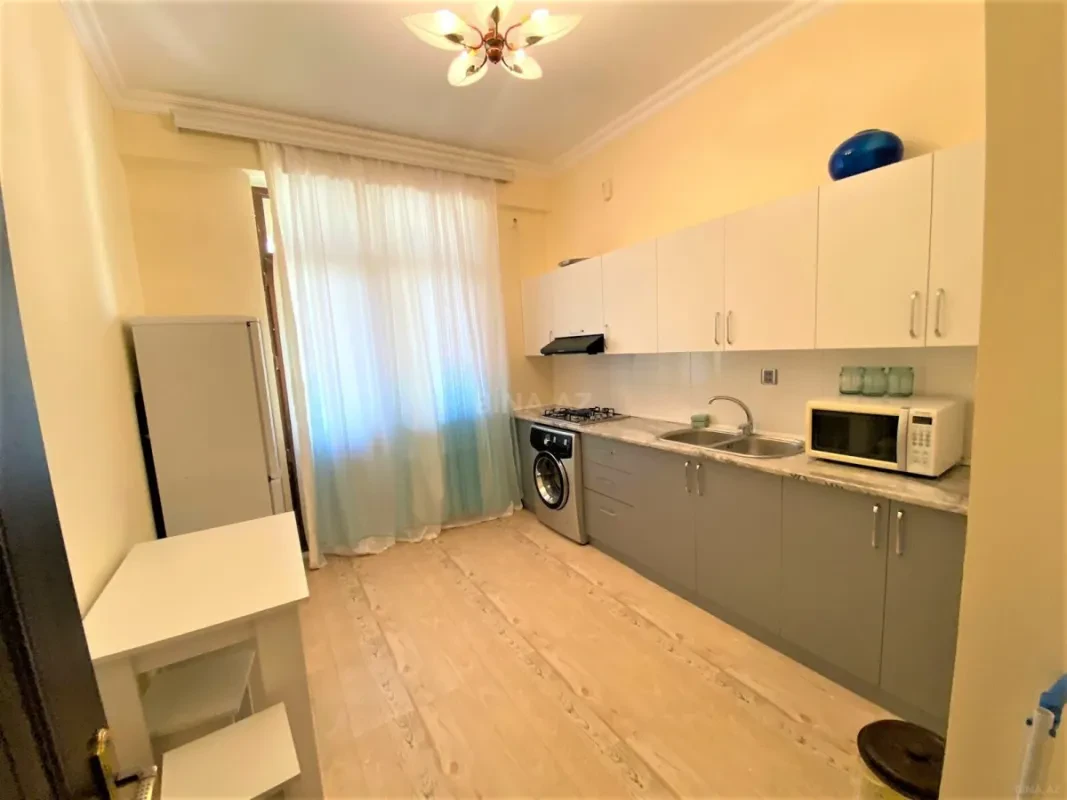 Kirayə verilir 2 otaqlı mənzil 80 m²