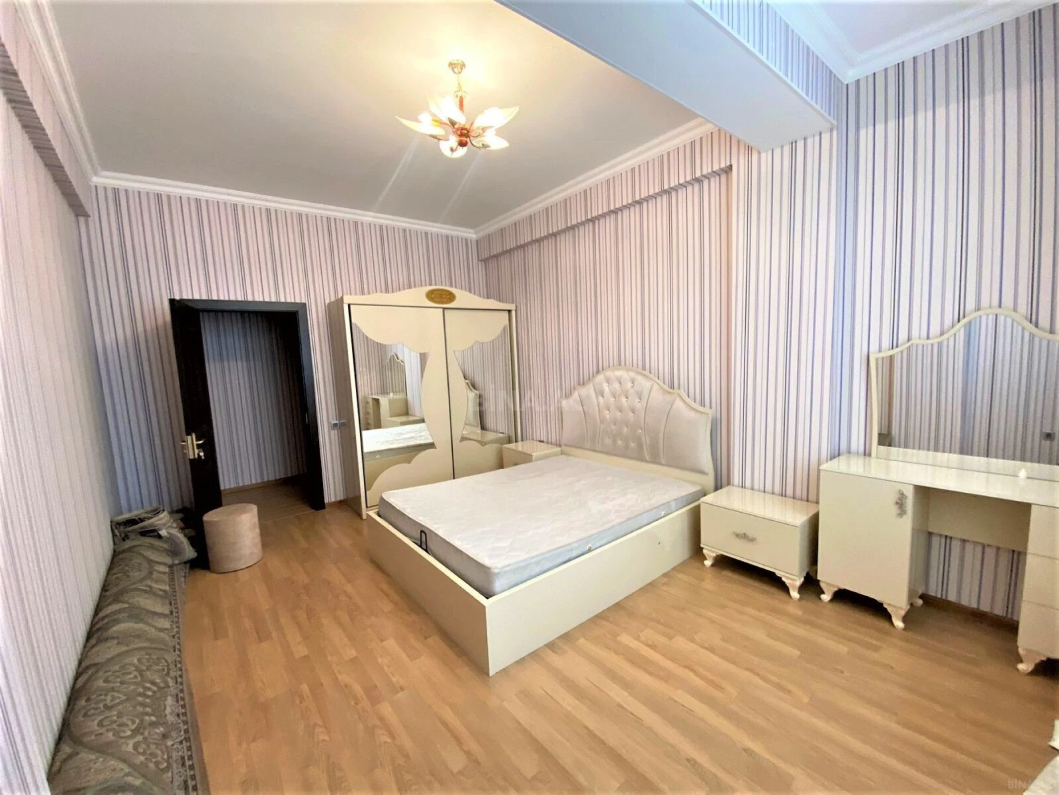 Kirayə verilir 2 otaqlı mənzil 80 m²