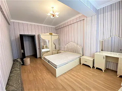 Kirayə verilir 2 otaqlı mənzil 80 m²