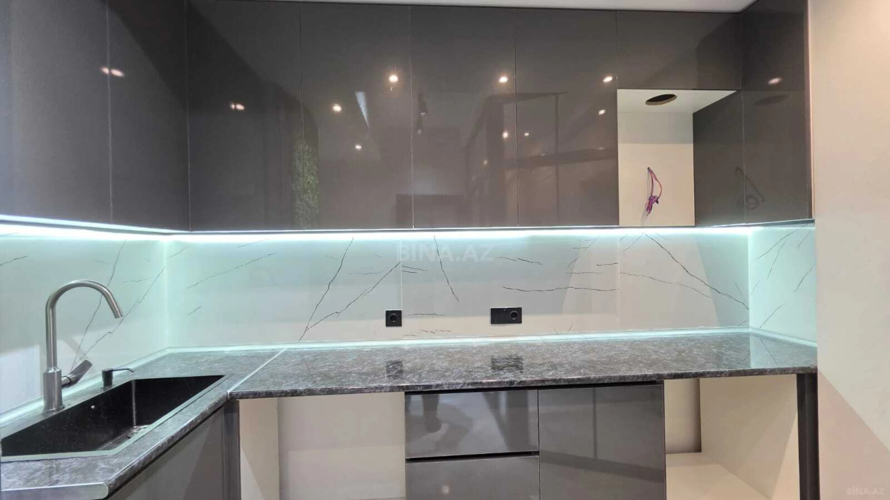 Satılır 2 otaqlı mənzil 56 m²