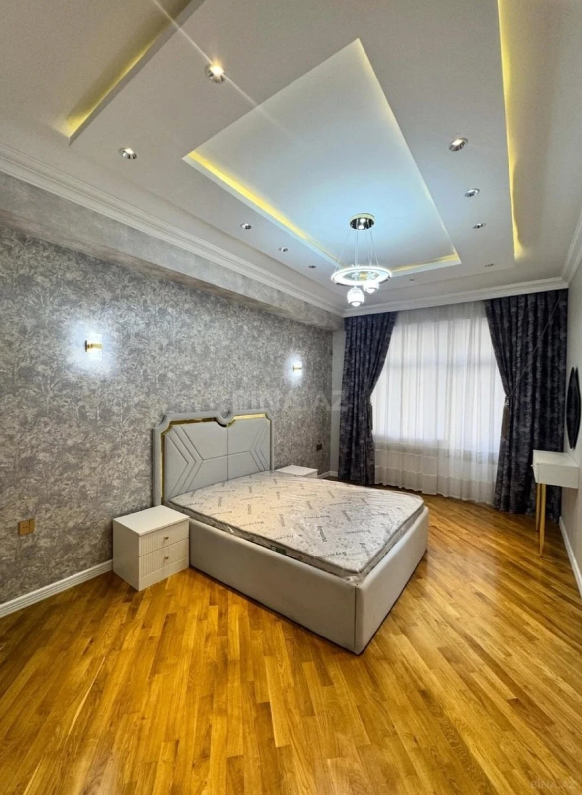 Satılır 4 otaqlı mənzil 130 m²