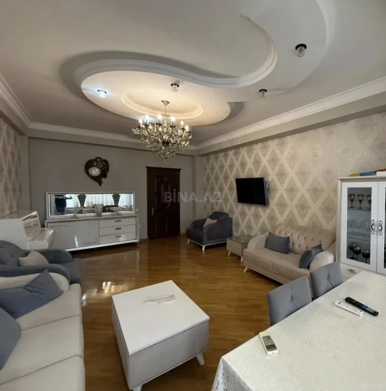 Satılır 4 otaqlı mənzil 130 m²