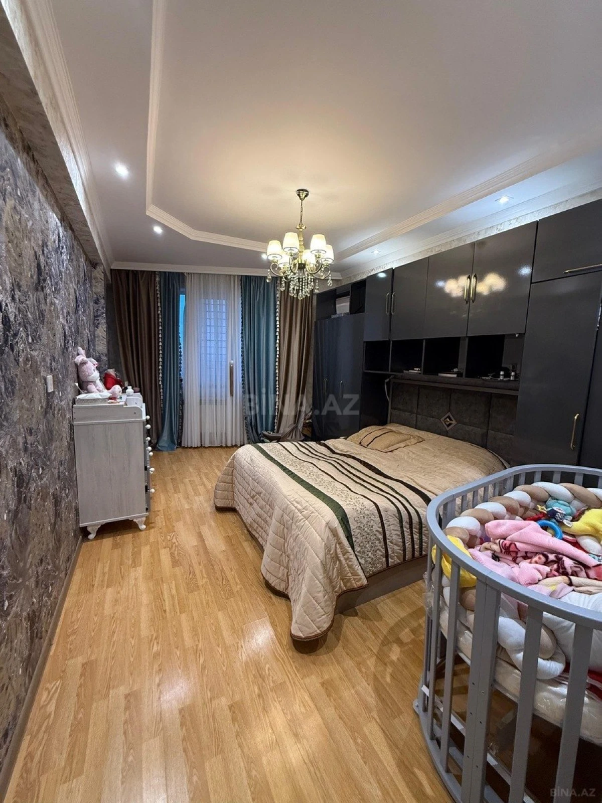 Satılır 3 otaqlı mənzil 110 m²