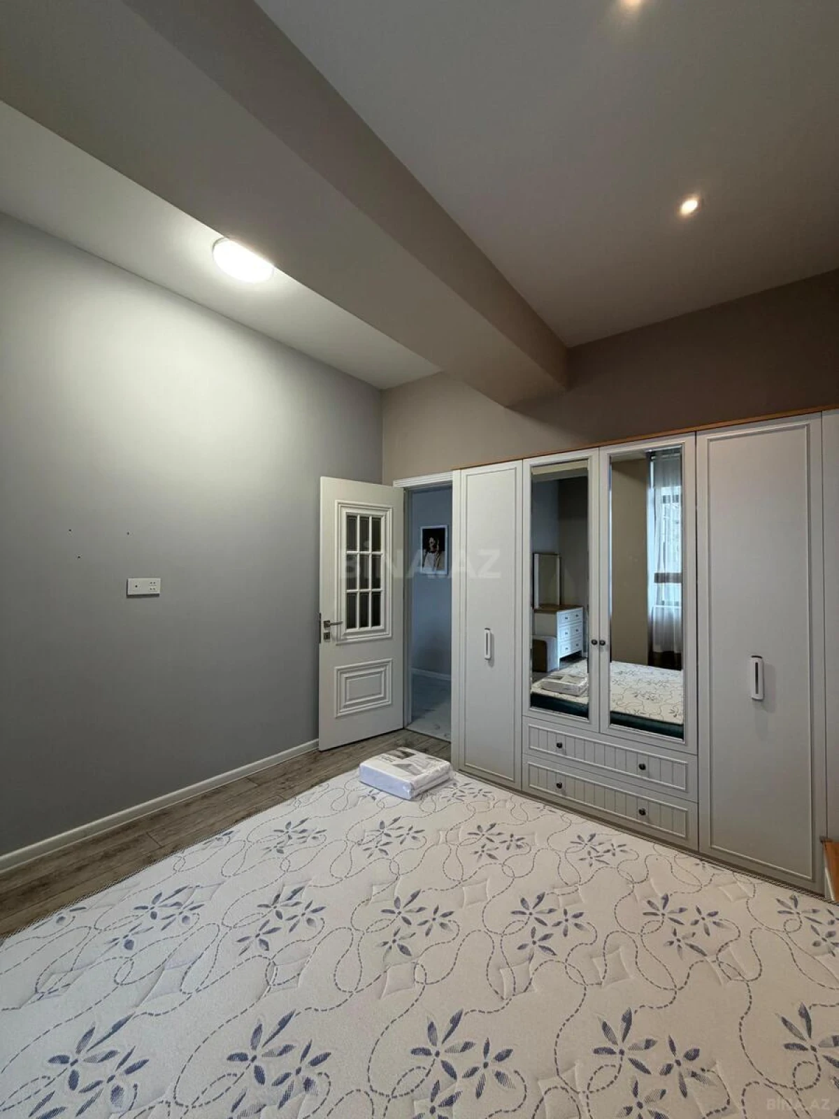 Kirayə verilir 2 otaqlı mənzil 70 m²