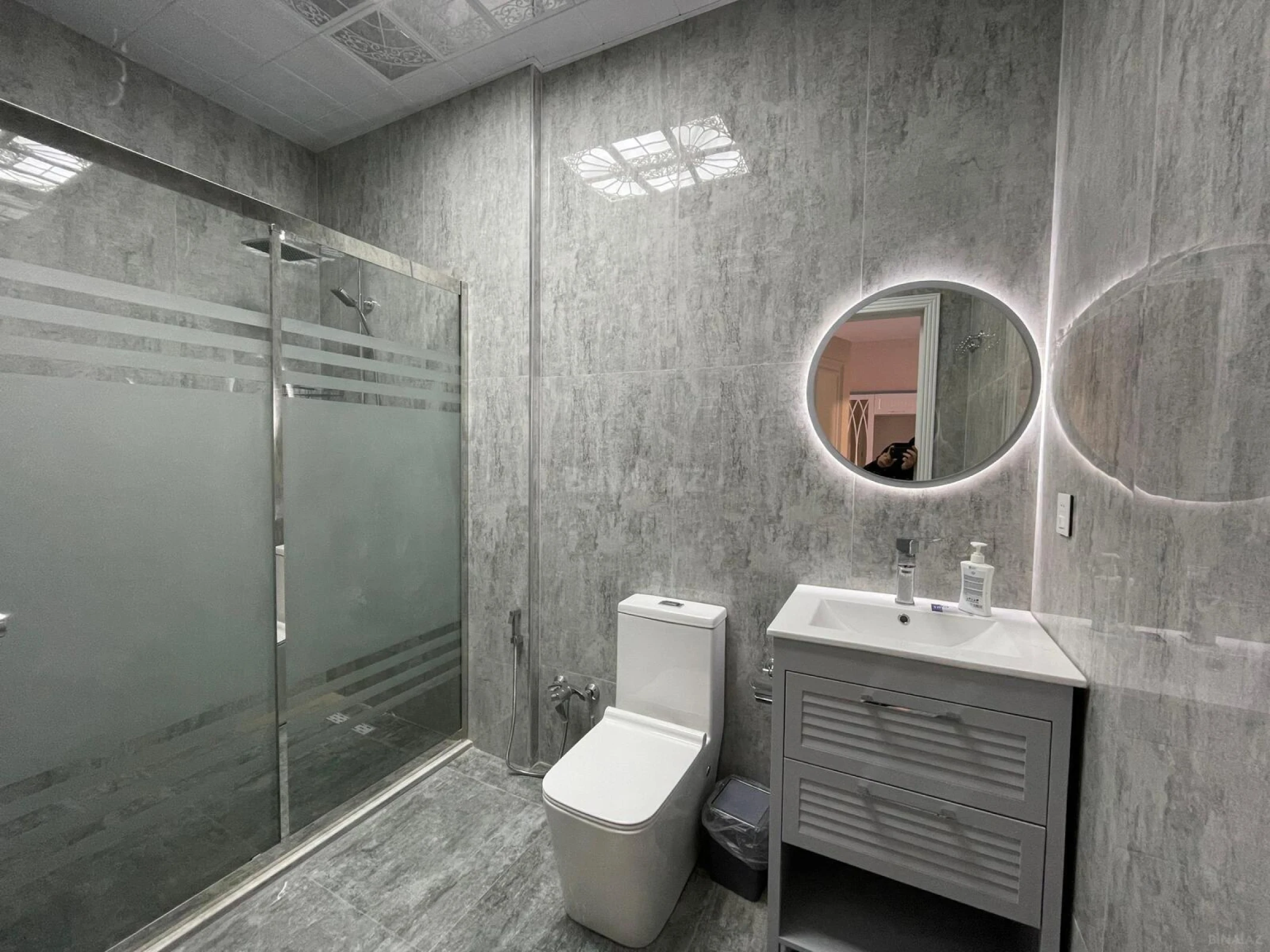 Kirayə verilir 2 otaqlı mənzil 70 m²