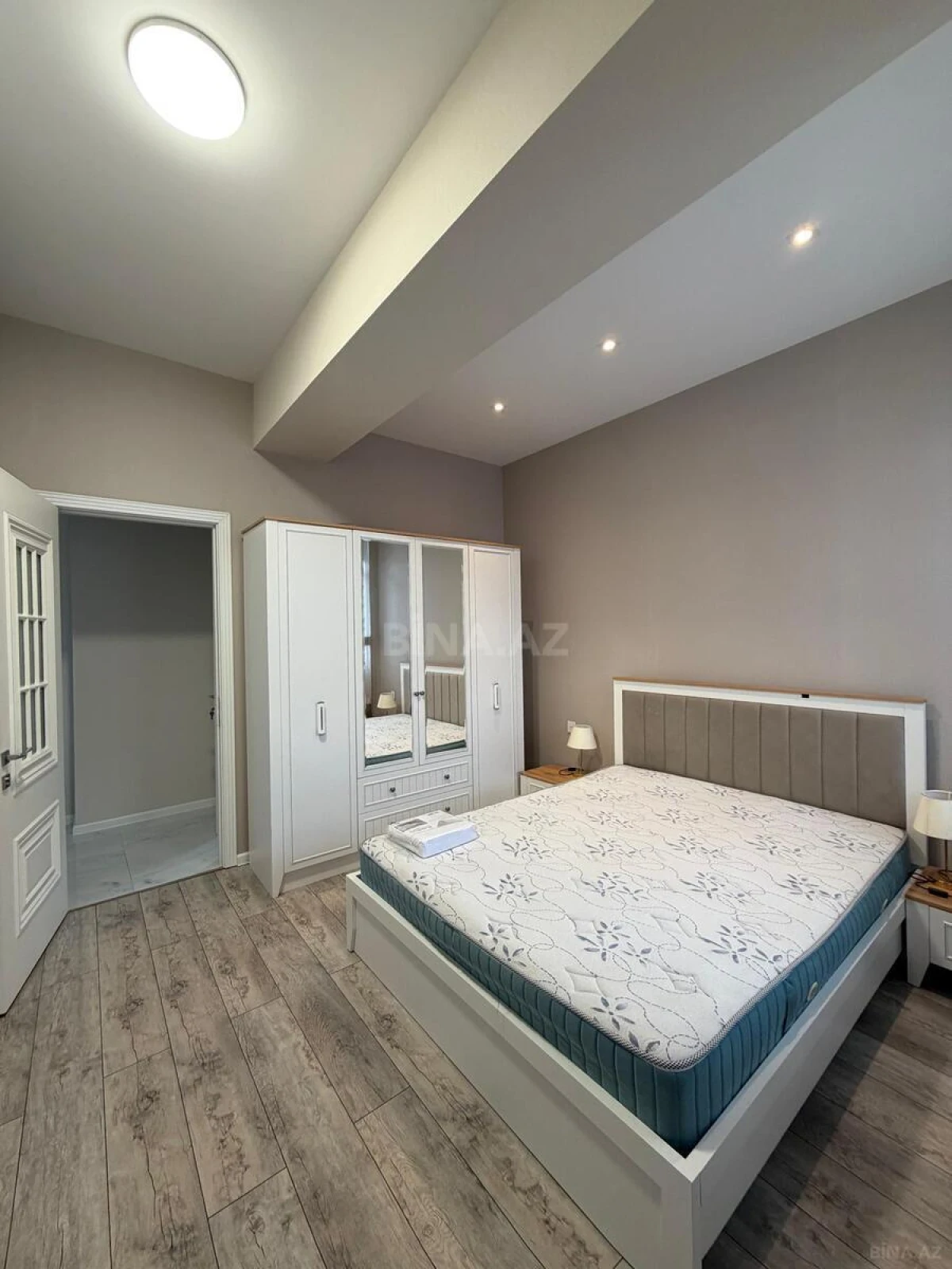 Kirayə verilir 2 otaqlı mənzil 70 m²