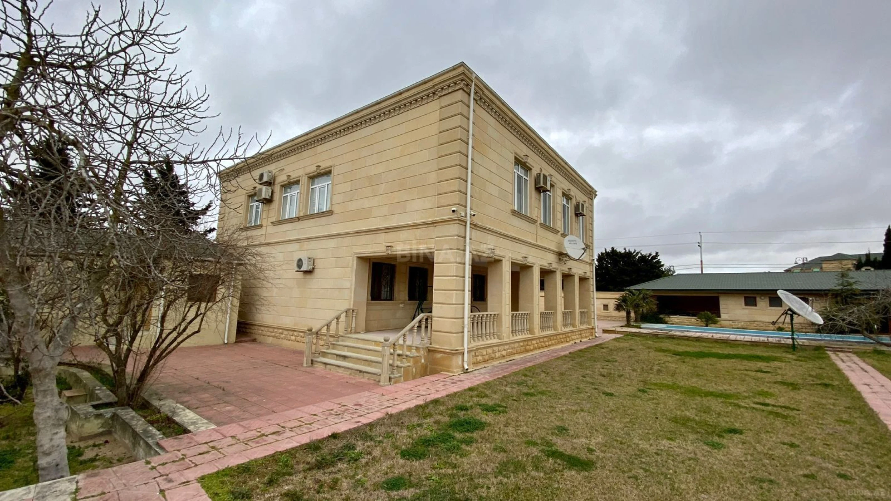 Kirayə verilir 6 otaqlı həyət evi 350 m²