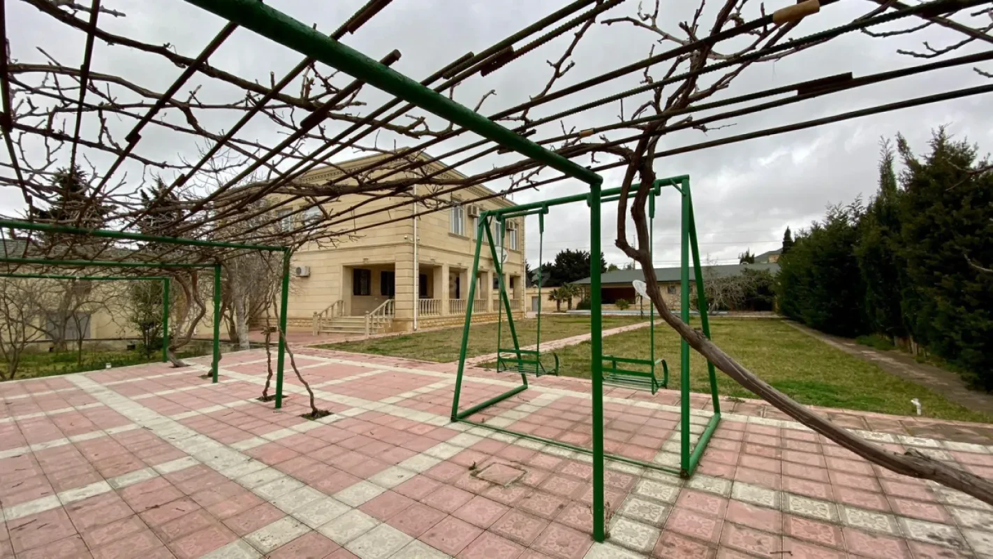 Kirayə verilir 6 otaqlı həyət evi 350 m²