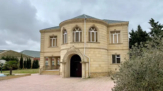 Kirayə verilir 6 otaqlı həyət evi 350 m²