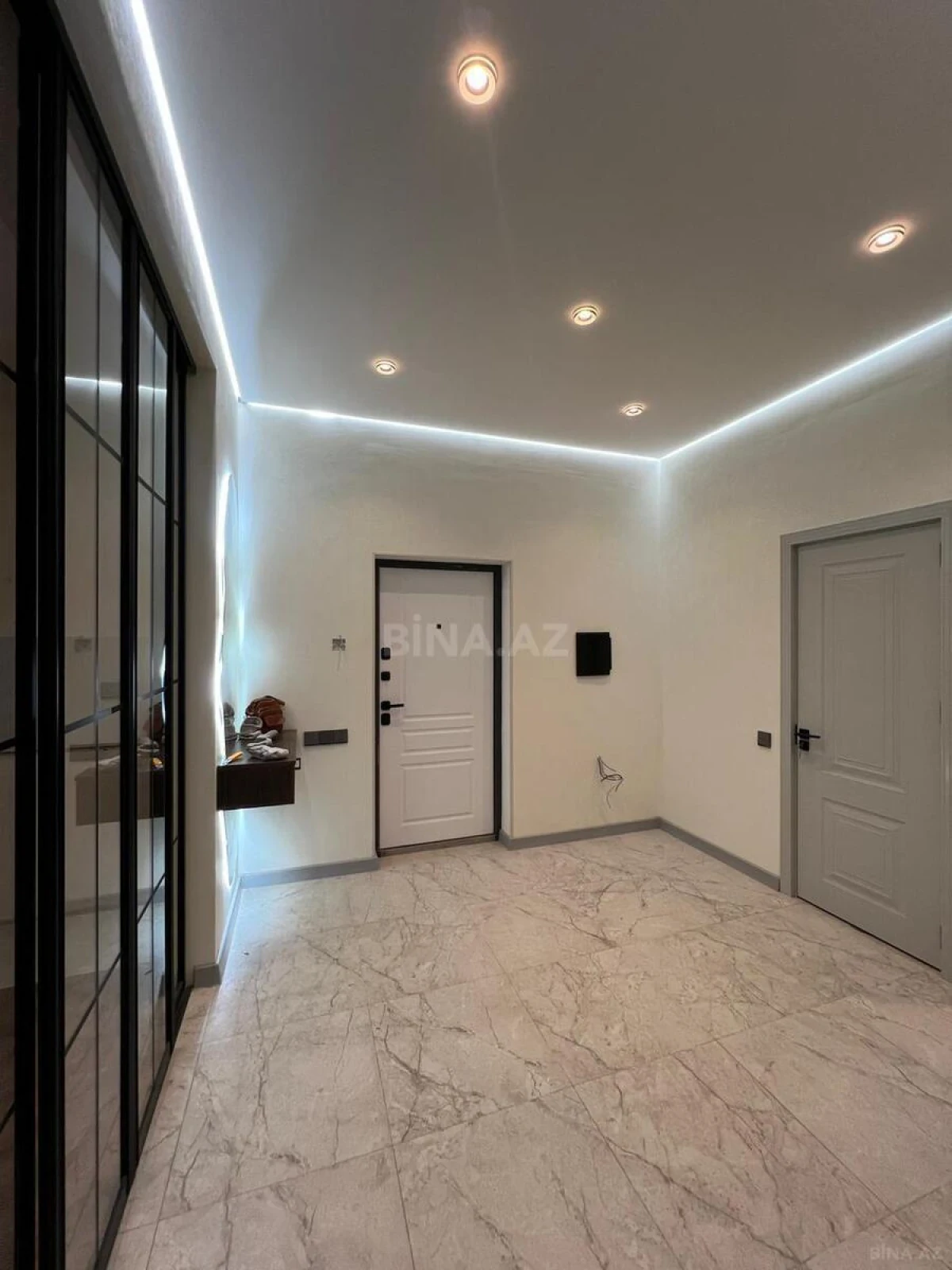Satılır 3 otaqlı mənzil 98 m²