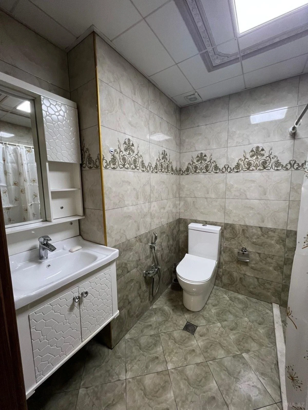 Kirayə verilir 2 otaqlı mənzil 65 m²