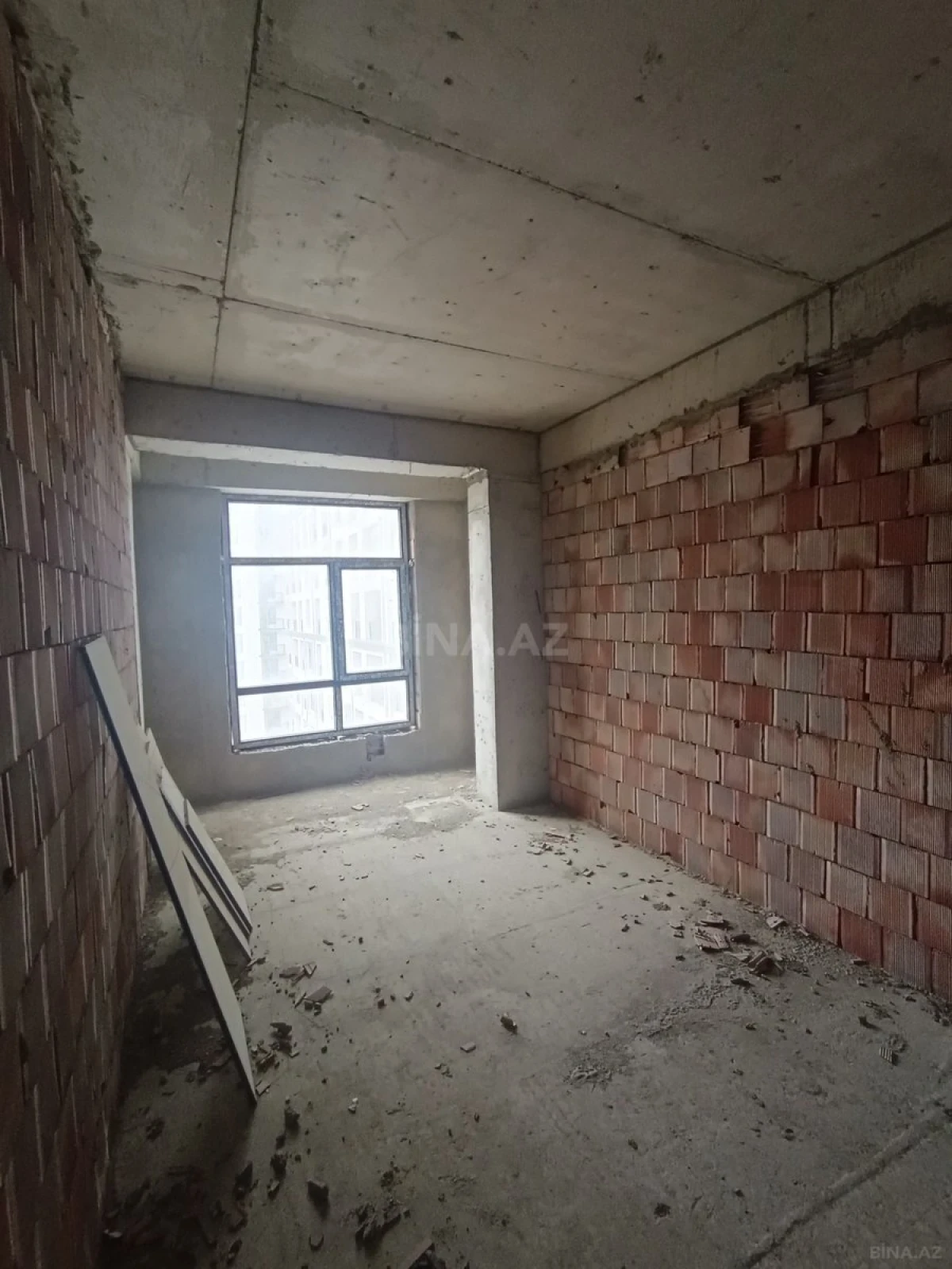 Satılır 3 otaqlı mənzil 117.5 m²