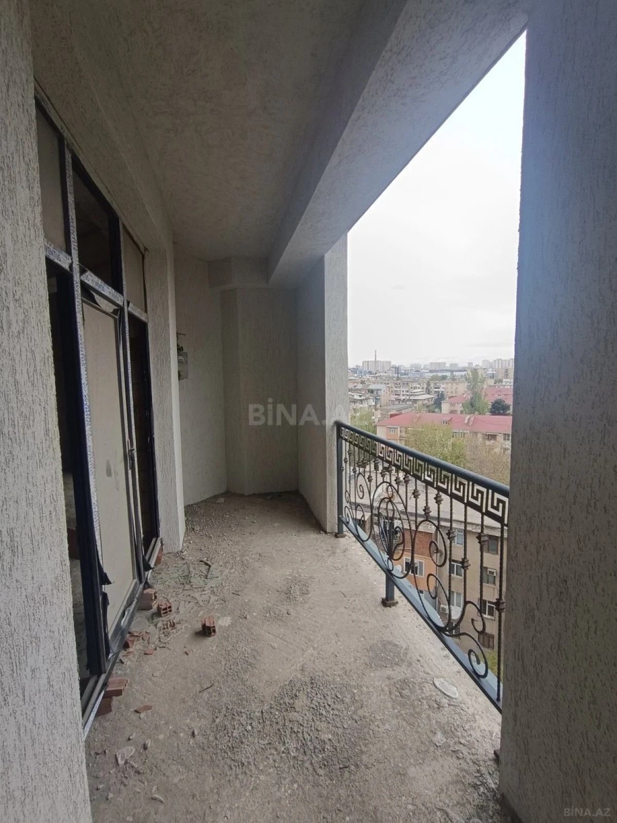 Satılır 3 otaqlı mənzil 117.5 m²