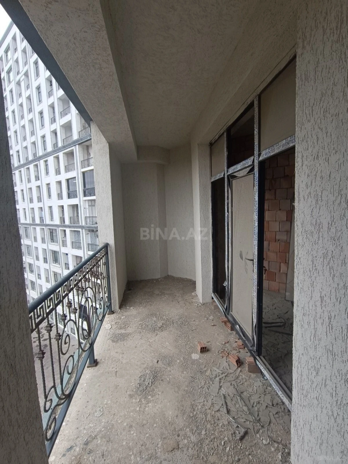 Satılır 3 otaqlı mənzil 117.5 m²
