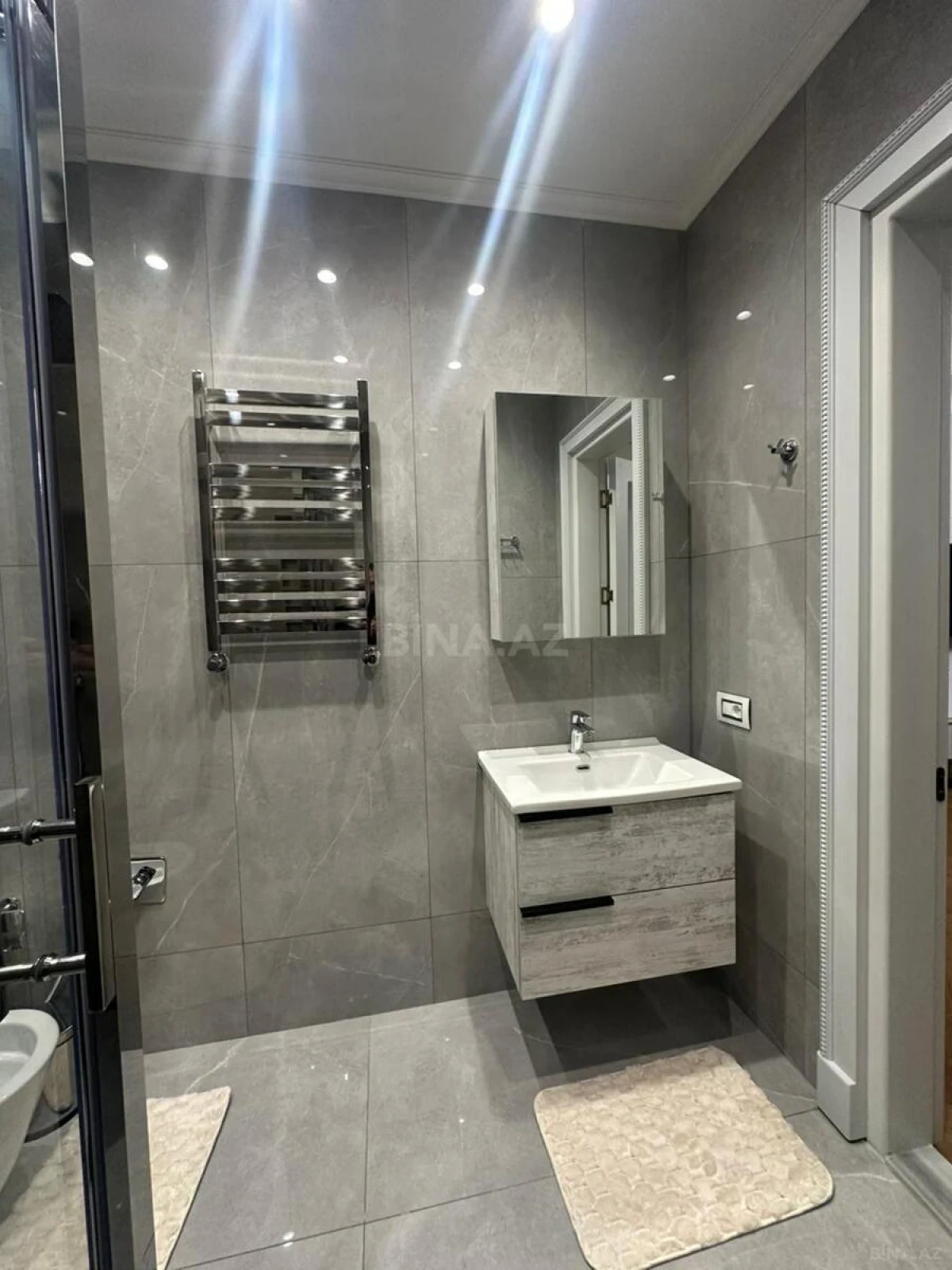 Kirayə verilir 3 otaqlı mənzil 130 m²