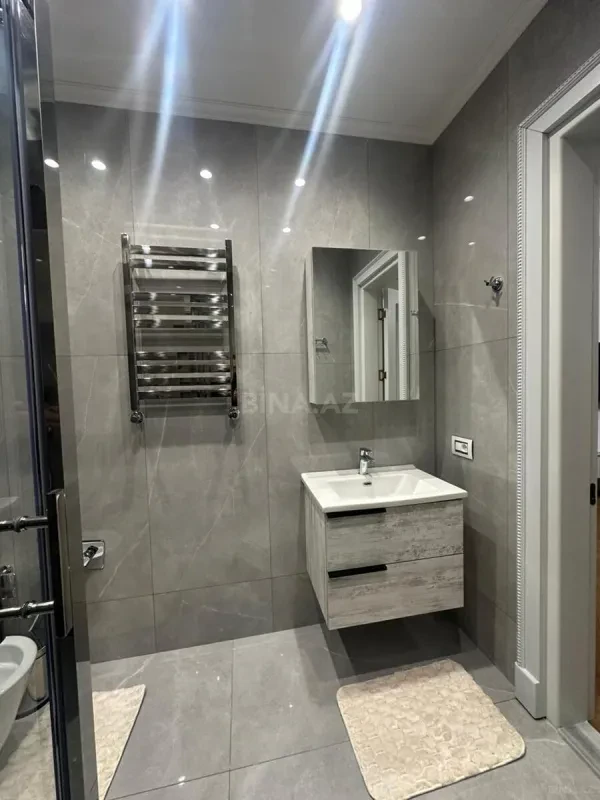 Kirayə verilir 3 otaqlı mənzil 130 m²