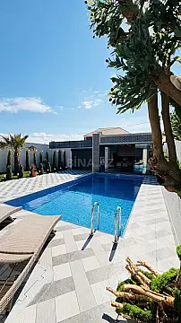 Satılır 5 otaqlı həyət evi 180 m²