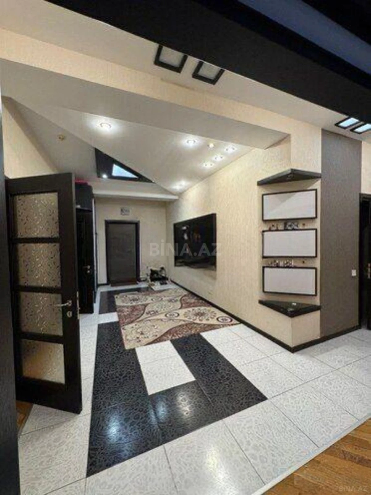 Kirayə verilir 3 otaqlı mənzil 160 m²