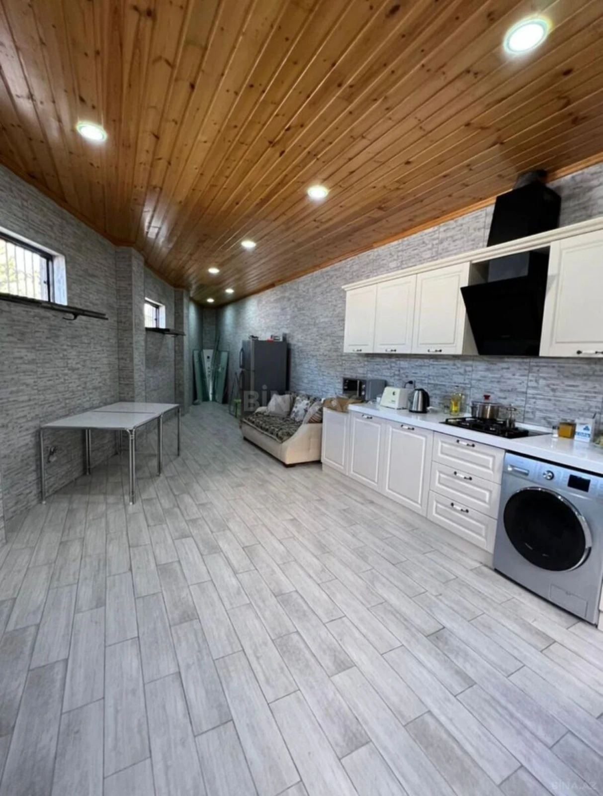 Kirayə verilir 6 otaqlı həyət evi 300 m²