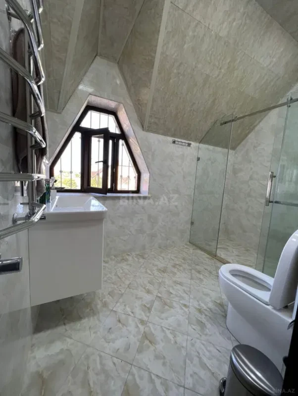 Kirayə verilir 6 otaqlı həyət evi 300 m²