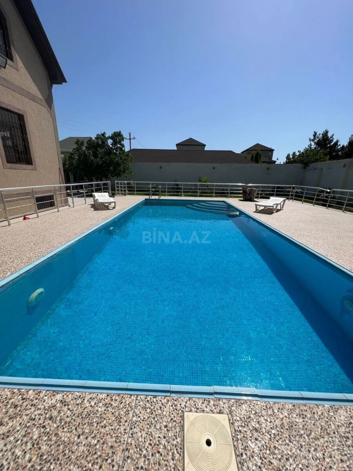 Kirayə verilir 6 otaqlı həyət evi 300 m²