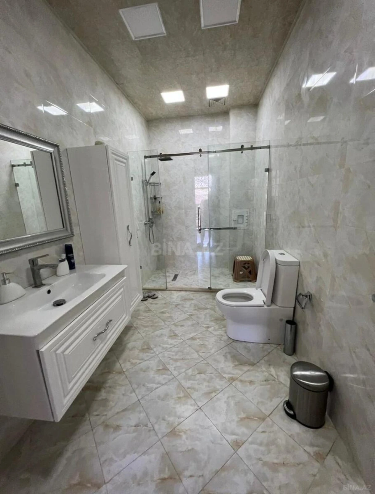 Kirayə verilir 6 otaqlı həyət evi 300 m²