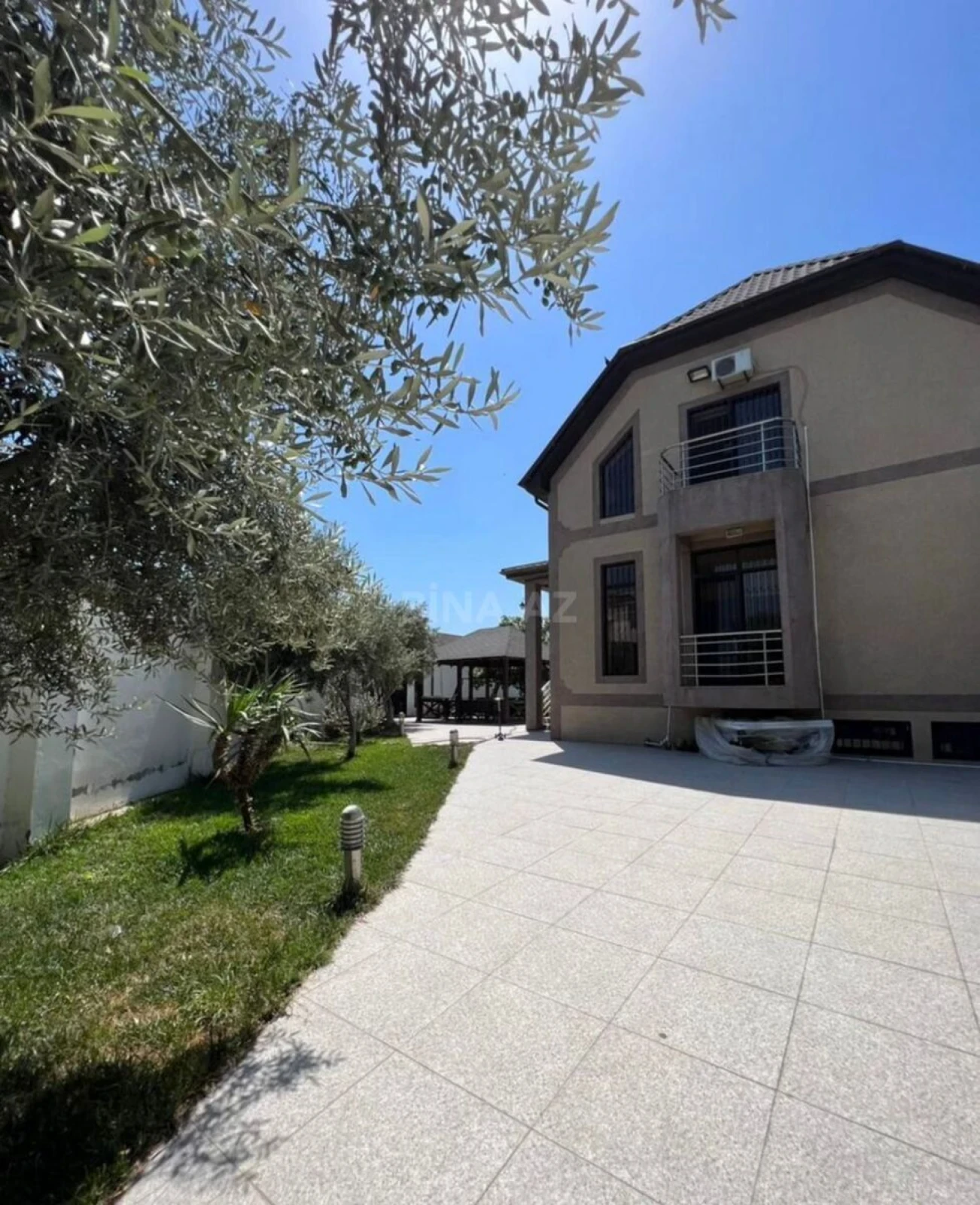 Kirayə verilir 6 otaqlı həyət evi 300 m²