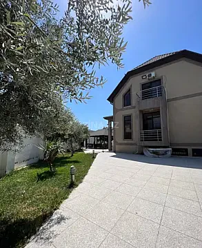 Kirayə verilir 6 otaqlı həyət evi 300 m²