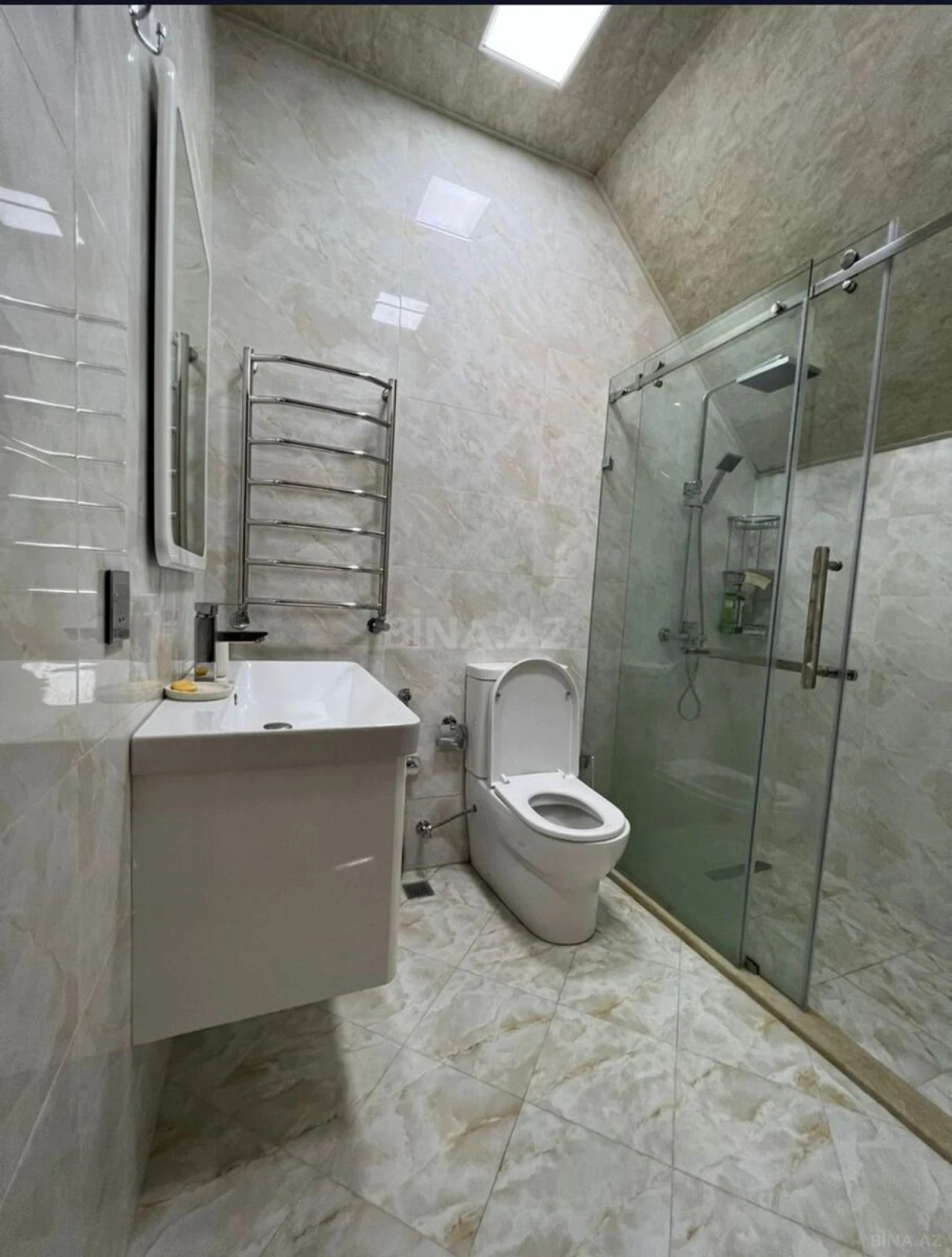 Kirayə verilir 6 otaqlı həyət evi 300 m²
