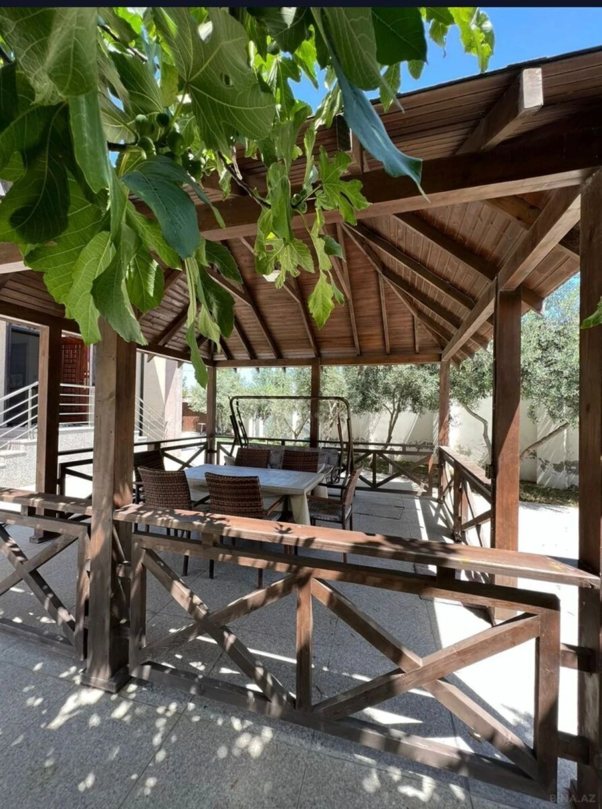 Kirayə verilir 6 otaqlı həyət evi 300 m²