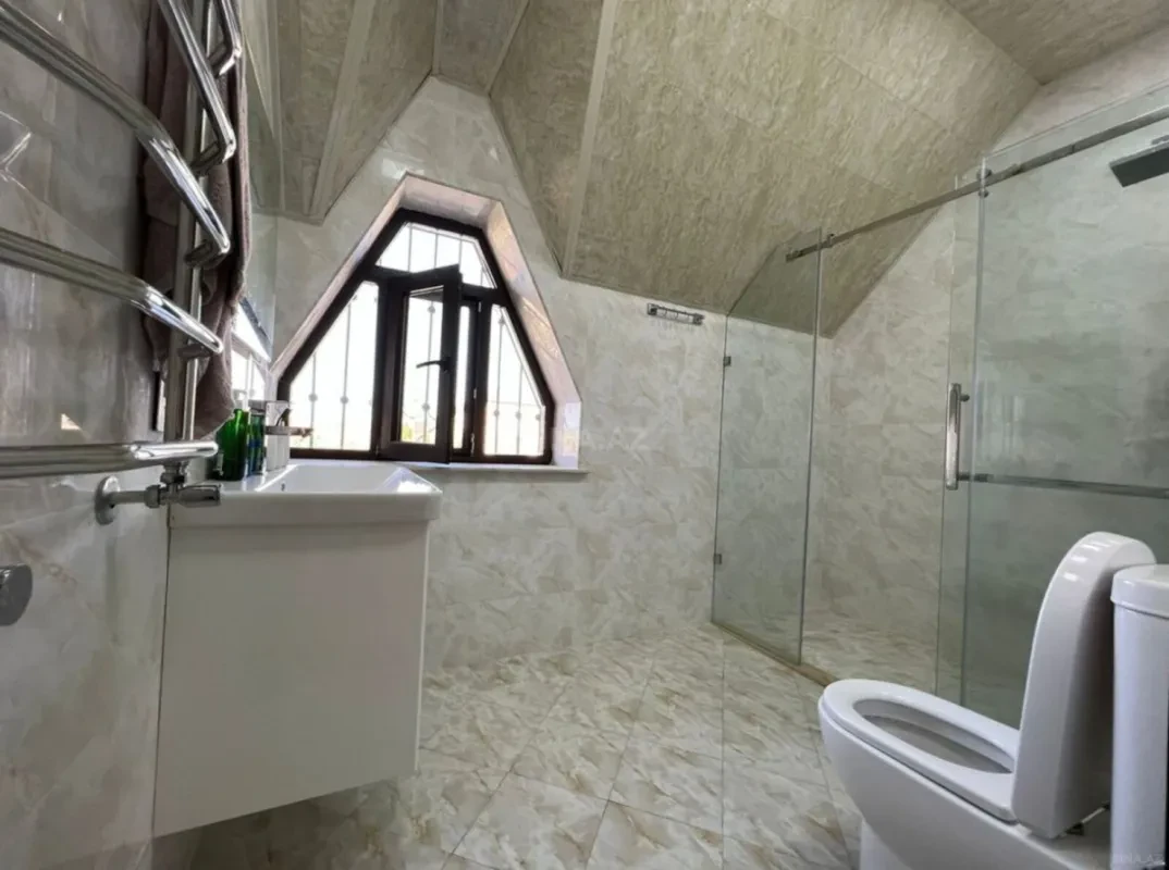 Kirayə verilir 6 otaqlı həyət evi 300 m²
