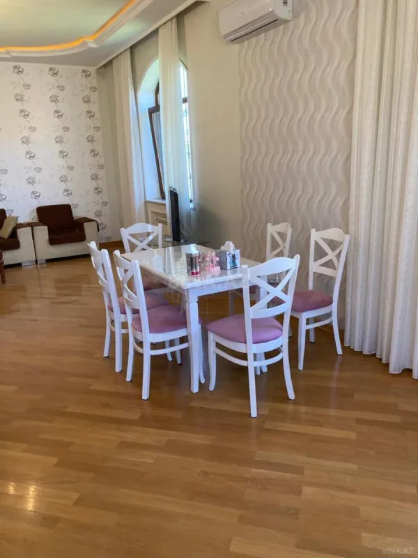 Kirayə verilir 6 otaqlı həyət evi 300 m²