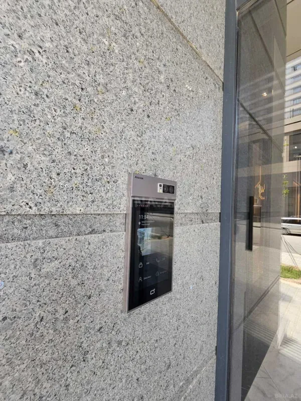 Satılır 4 otaqlı mənzil 195 m²