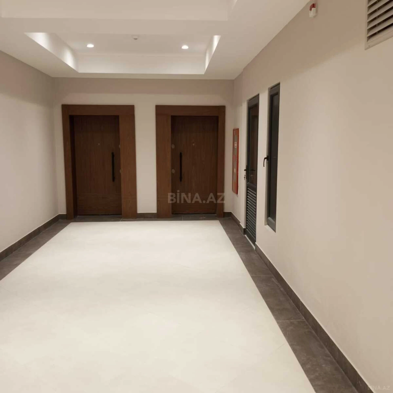 Satılır 4 otaqlı mənzil 195 m²