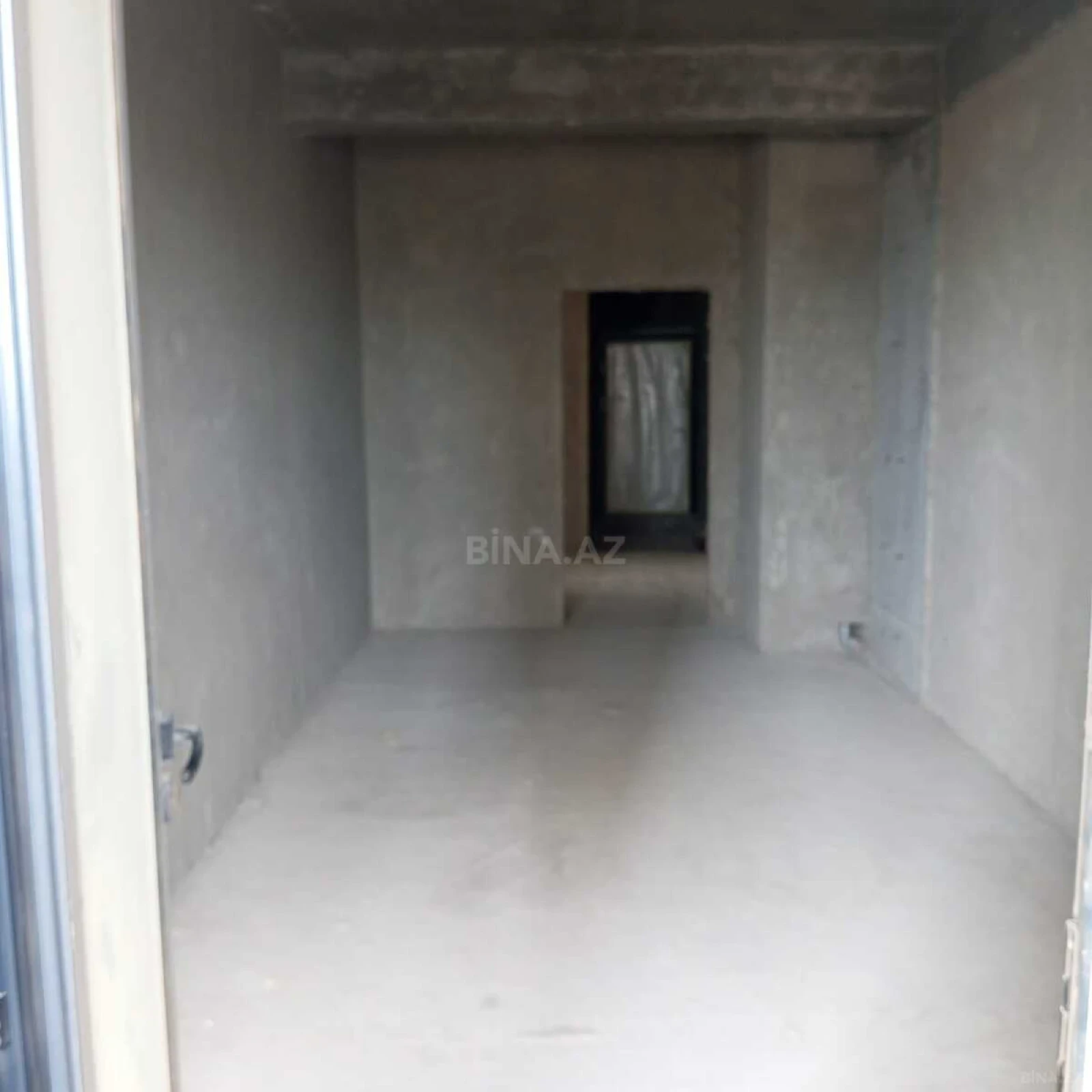 Satılır 4 otaqlı mənzil 195 m²