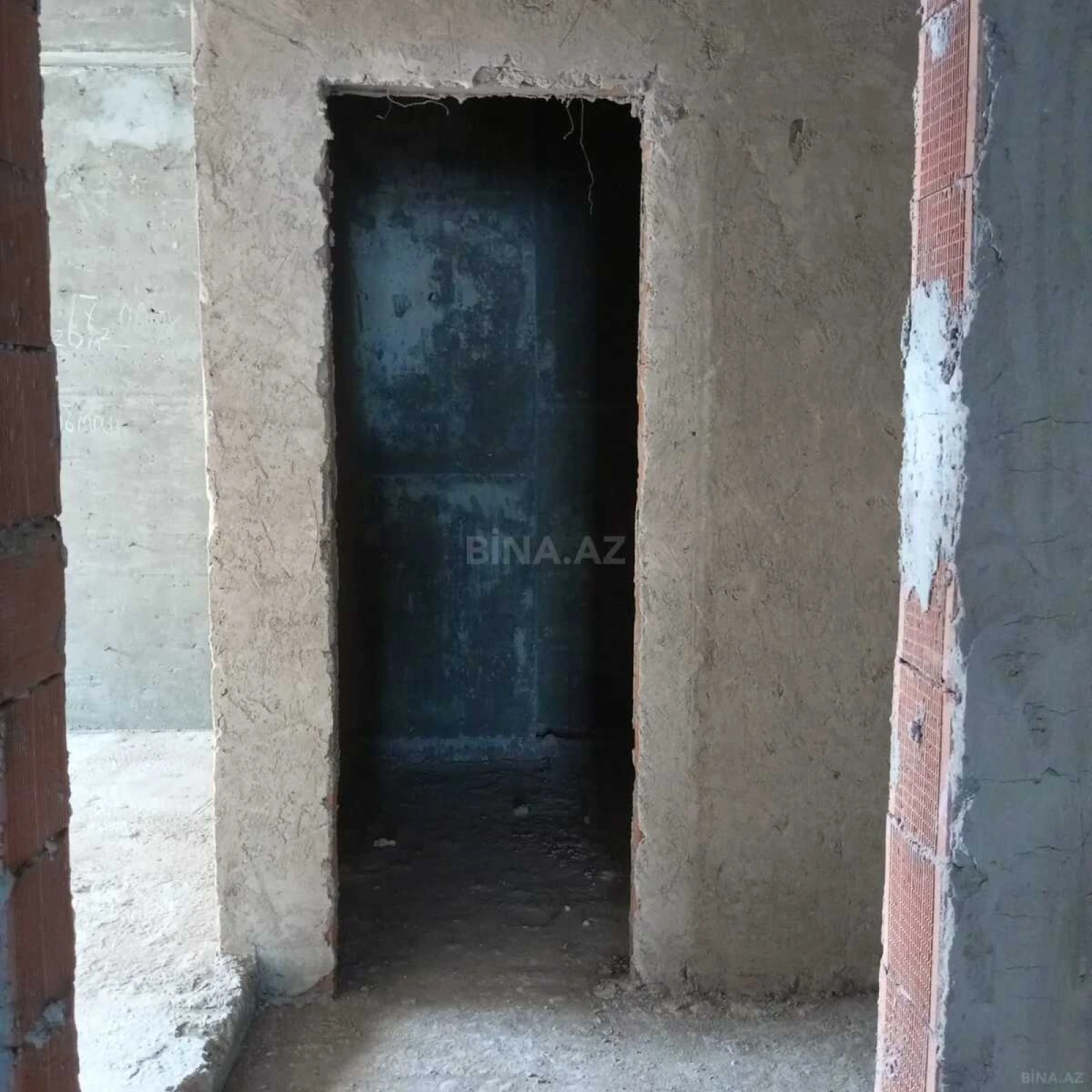 Satılır 4 otaqlı mənzil 195 m²