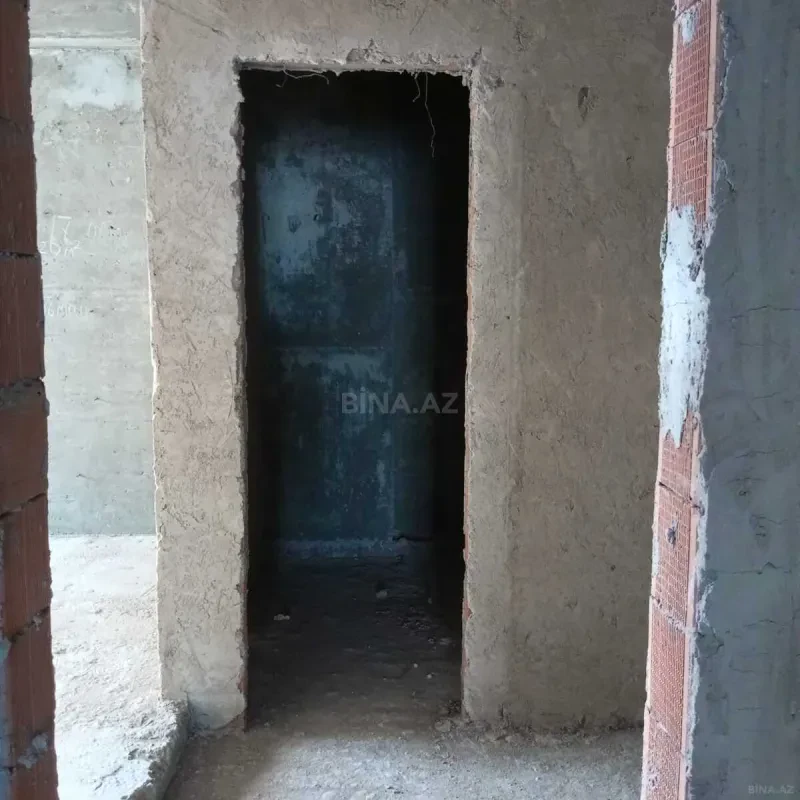 Satılır 4 otaqlı mənzil 195 m²