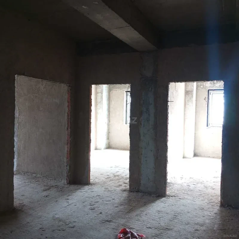 Satılır 4 otaqlı mənzil 195 m²
