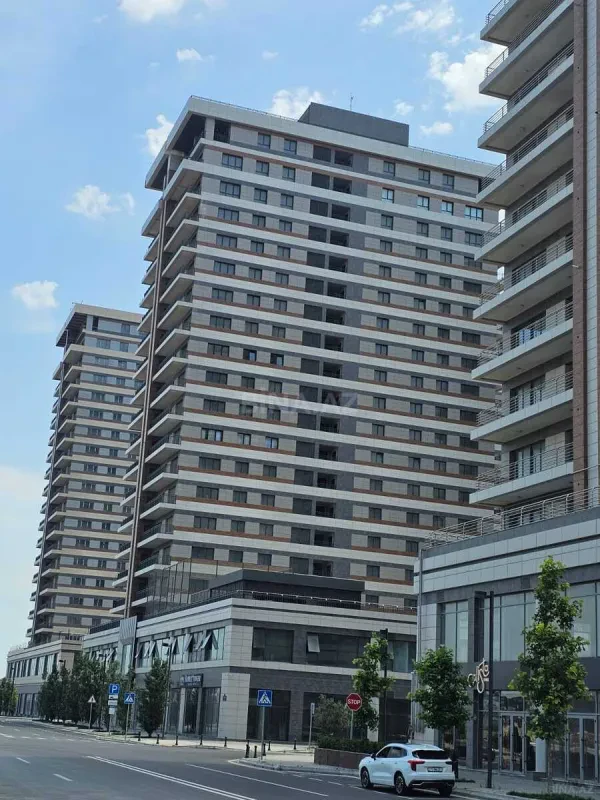 Satılır 4 otaqlı mənzil 195 m²