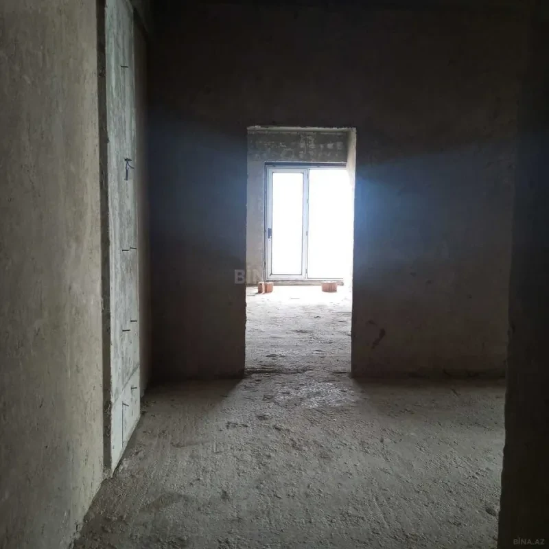 Satılır 4 otaqlı mənzil 195 m²